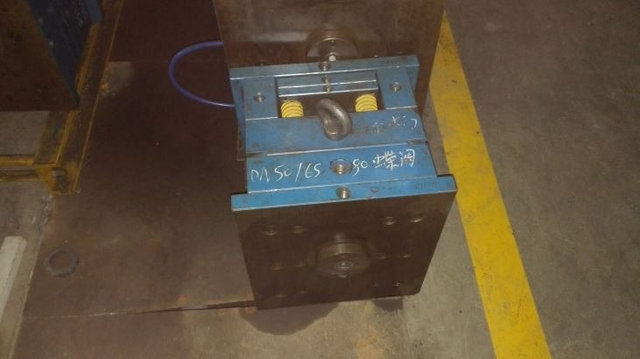 Nh&agrave; m&aacute;y đ&uacute;c van PVC cung cấp trực tiếp